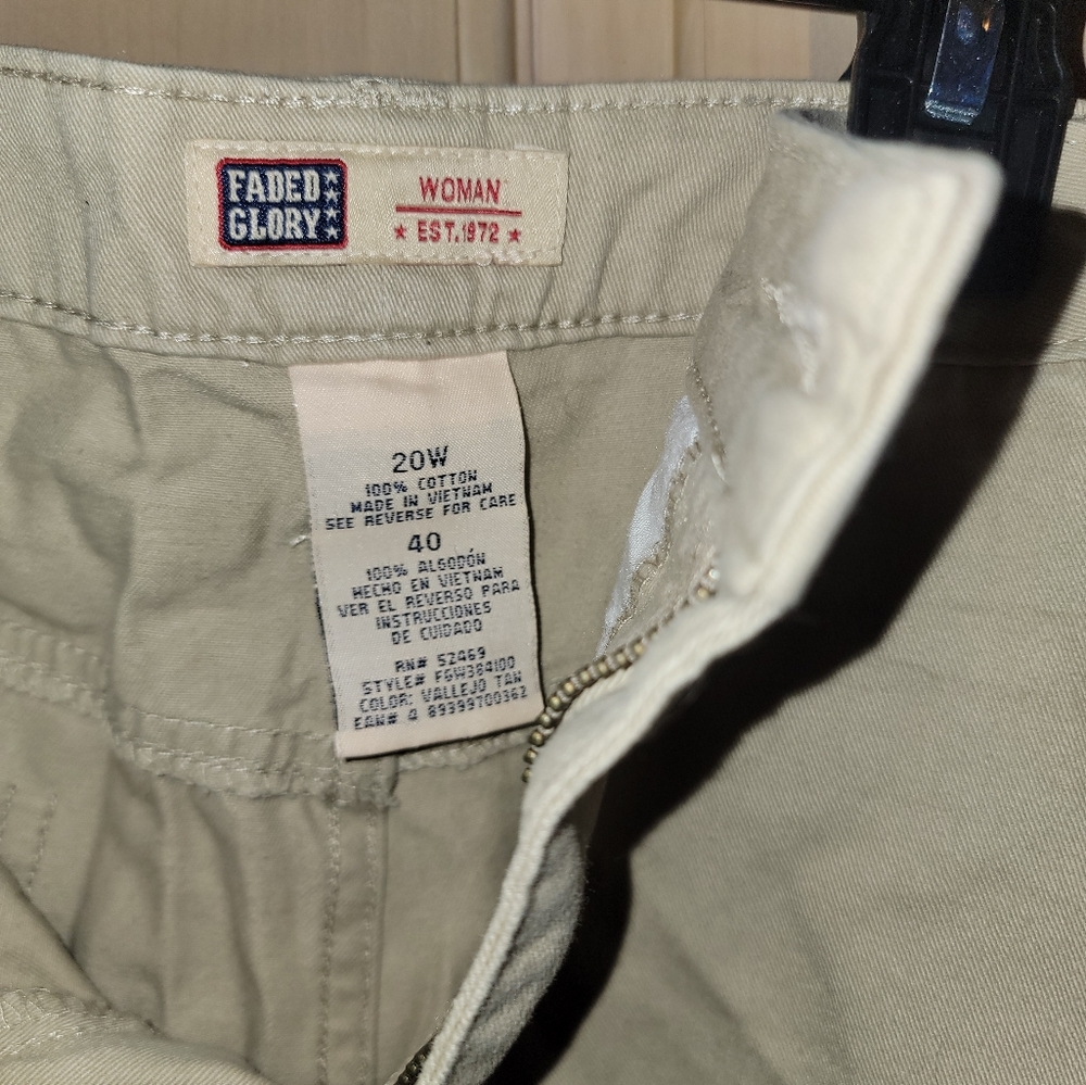 Womems Plus Sz 20W Faded Glory Tan Shorts - Picture 2 of 3